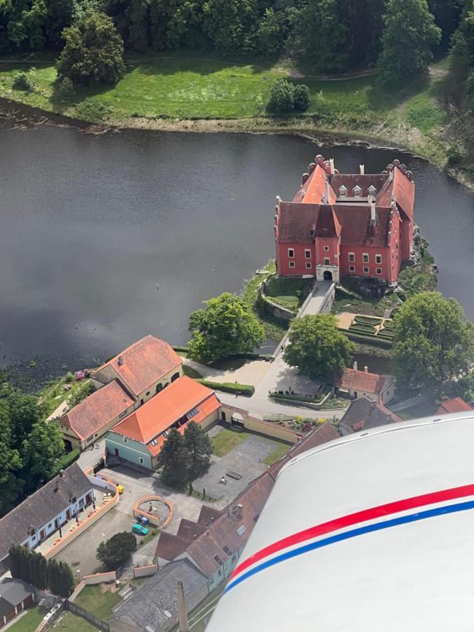 Penzion Tera U Zamku Cervena Lhota Pluhuv Zdar Buitenkant foto