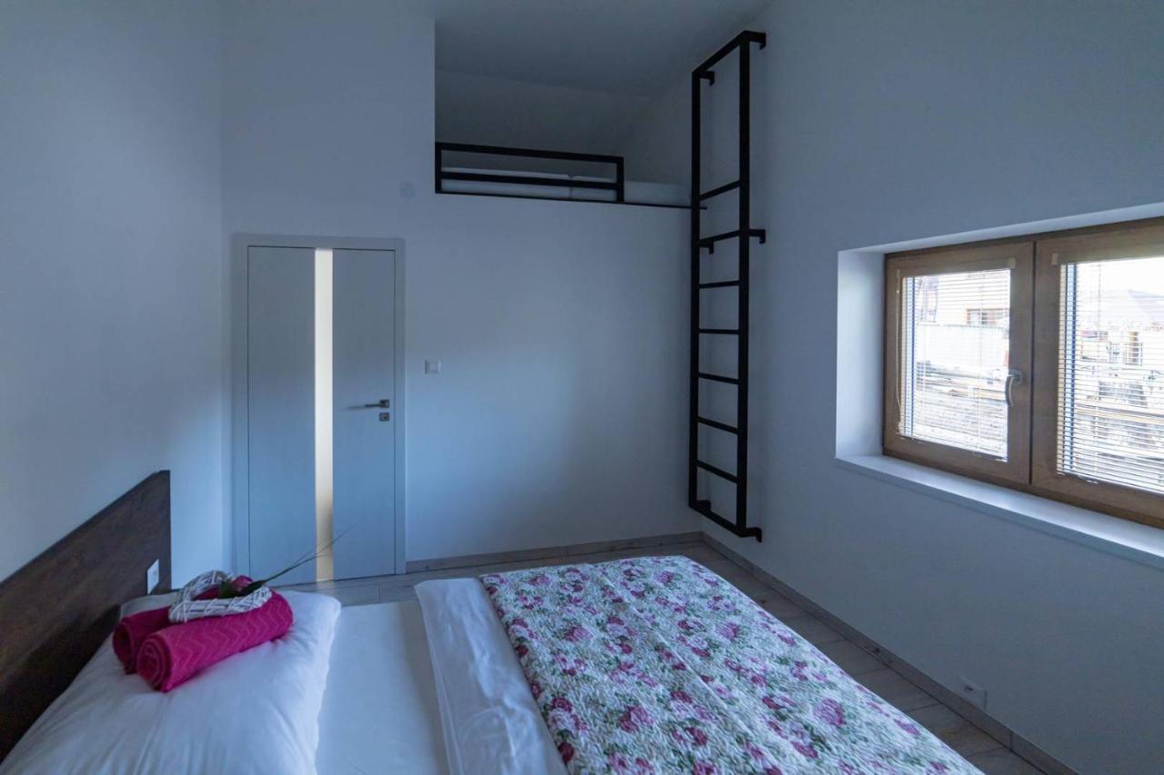 Penzion Tera U Zamku Cervena Lhota Pluhuv Zdar Buitenkant foto