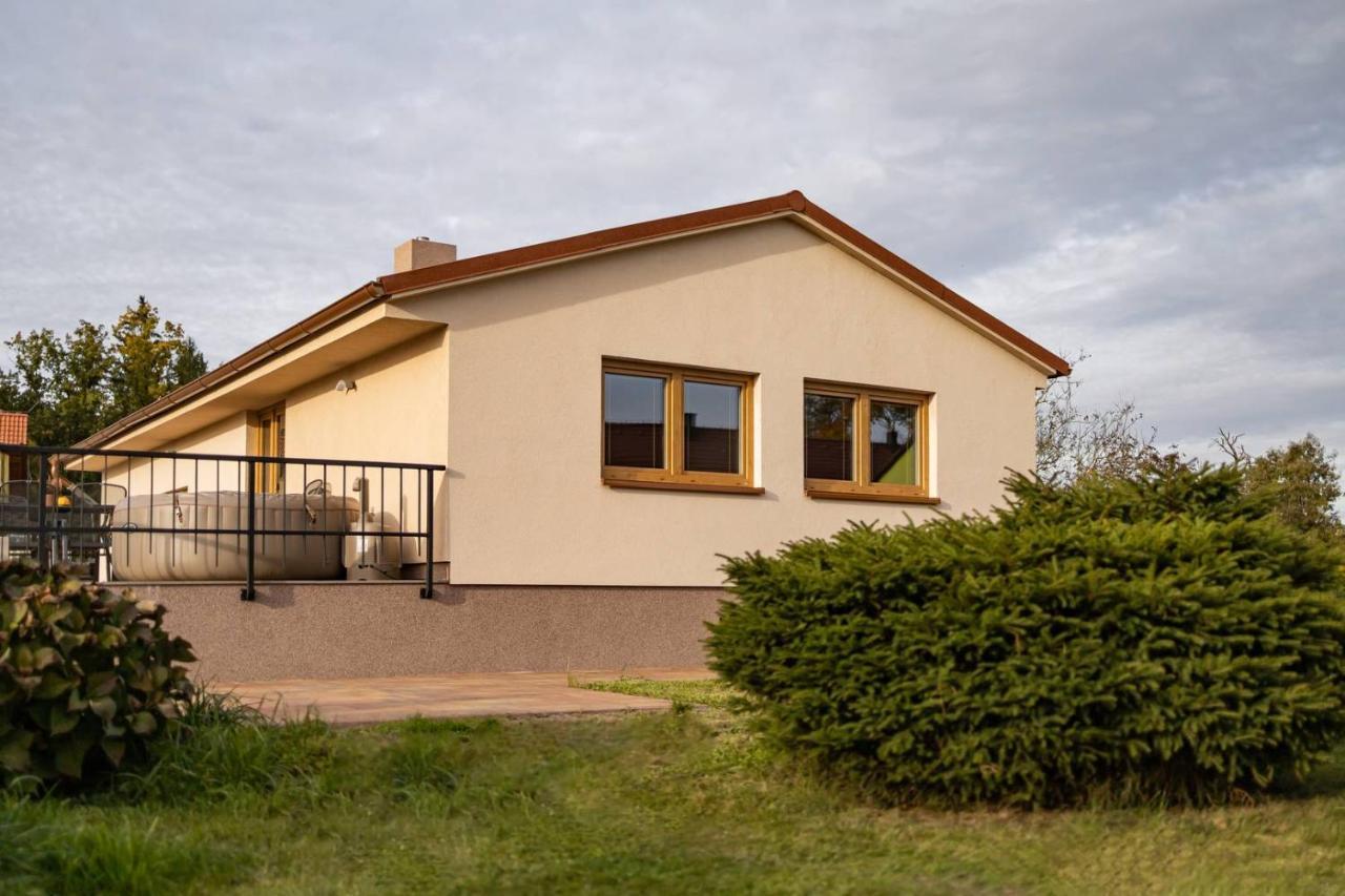 Penzion Tera U Zamku Cervena Lhota Pluhuv Zdar Buitenkant foto